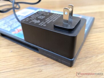 Wall wart AC adapter (~7.9 x 4.8 x 3.4 cm excluding prongs) can output up to 36 W