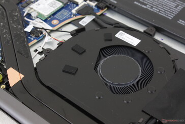 The ~60 mm fan is larger than on most other laptops where 40 to 50 mm is more common