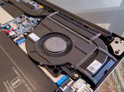 The cooling system is comprised of a single fan and heatpipe that runs across both the CPU and the GPU