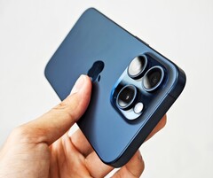 The Apple iPhone 15 Pro can finally save photos to external storage media. (Image: Thai Nguyen)