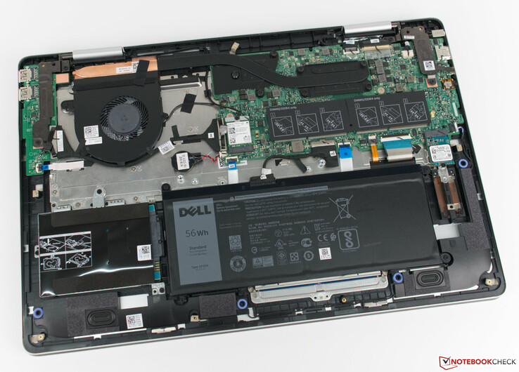 The Dell Inspiron 17-7786 without the bottom cover
