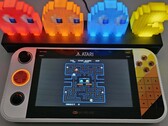 The Atari Gamestation Go delivers compact retro gaming with full official support. (Image source: Marc Zander, Notebookcheck)