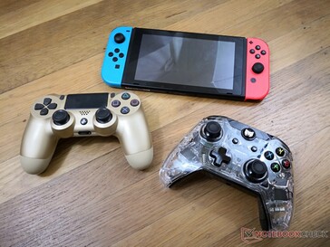 Bigbig Won controller compared to PS4 controller and Switch
