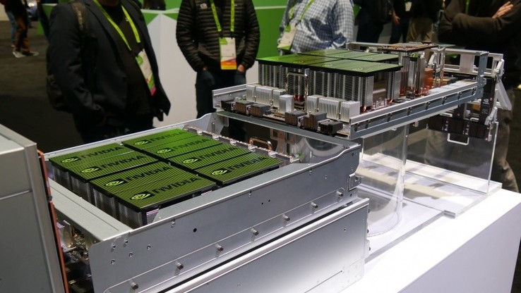 There are two modules with 8 GPUs each. (Source: Gotem.de)