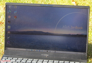 ZenBook 13 outdoors (captured on a sunny day)