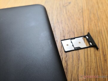 Nano-SIM + MicroSD slots