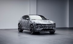 After the Polestar 3 electric SUV has already been officially revealed as a camouflaged prototype, a talented graphics designer has now deleted these deceptive patterns (Image: Polestar)