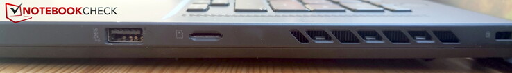 Right: USB-A 3.2 Gen2, microSD card reader, Kensington Lock