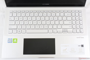 Identical keyboard to the VivoBook S15 S530. ScreenPad is black when off