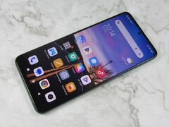 In our tests, the Xiaomi Redmi Note 12 5G achieves four-digit brightness rates with its 120 Hz AMOLED screen.