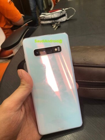 Samsung Galaxy S10+ in white. (Source: SaudiAndroid/9to5Google)