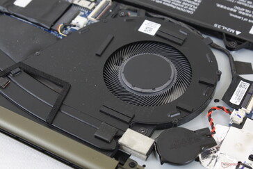 Single 50 mm fan is larger than on most other Ultrabooks with no dedicated GPU. Pulsing behavior is infrequent and unobtrusive