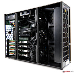 Comino GRANDO RM V2-S Workstation in review - Provided by Comino UK
