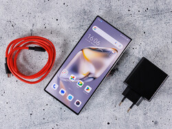 The Nubia Z60 Ultra Leading Version comes with a matching fast charger. (Image source: Daniel Schmidt / Notebookcheck)