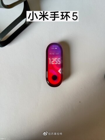 Fake Mi Band 5 with full screen. (Image source: /Leaks)