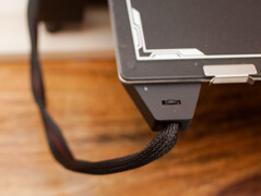 The cable strand to the print bed is close to buckling