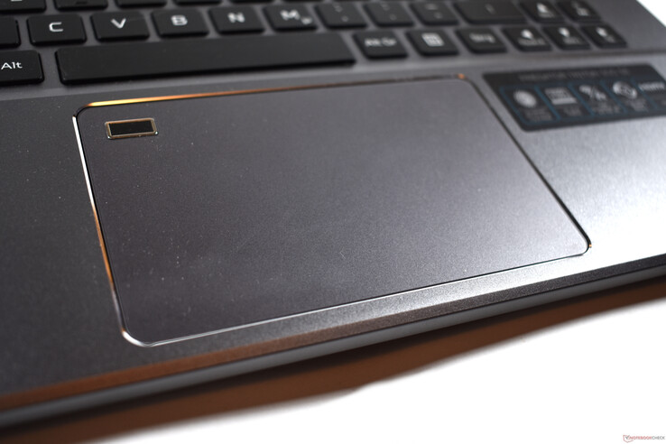 Acer Predator Triton 500 SE: touchpad with an integrated fingerprint reader