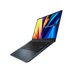 The Vivobook Pro 14 OLED combines the Core i7-12700H and RTX 3050 in a 1.4 kg package. (Image source: ASUS)