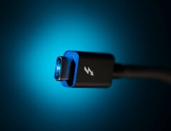 The USB 4.0 connectors are based on the current Thunderbolt 3 ones and will enable similar speeds for consumer devices starting 2H 2019. (Source: Intel)