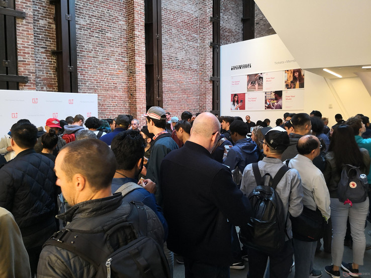 Another line at the cash registers to purchase the OnePlus 6 before everyone else