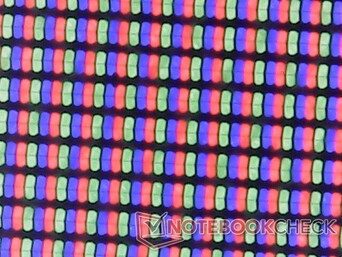 Sharp subpixel array from the glossy overlay for minimal graininess
