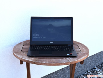 Fujitsu LifeBook U758 in shade