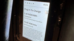 Tesla&#039;s new V4 Supercharger card payment terminal screen (image: Inert82/Reddit)