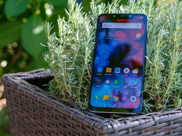 Using the Xiaomi Pocophone F1 outdoors