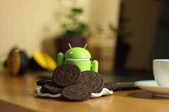 Android Oreo robot and biscuits, Android 8.1 available for PCs June 2018