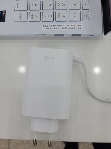 LG may also have a 65W type-C USB-PD charger for the Grams 2021. (Source: Twitter)