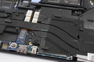 Heat pipes are thicker and larger than on most other laptops. We can notice no electronic noise or coil whine on our test unit
