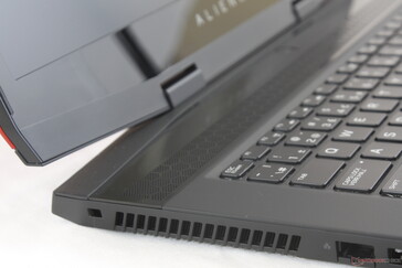 While not a uni-body solution, rigidity is still better than most other Ultrathin gaming laptops