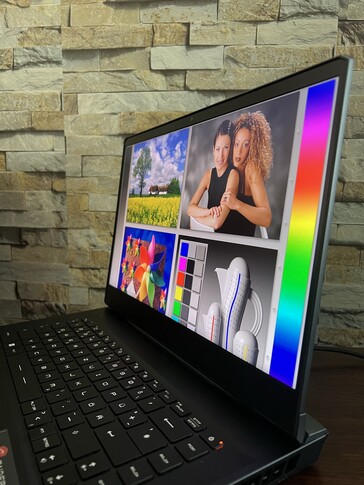 True colors even at extreme viewing angles thanks to IPS