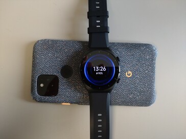 Reverse wireless charging is also possible with the Xiaomi smartwatch.