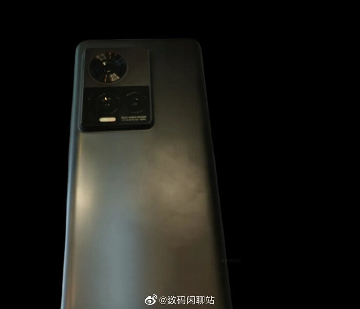Is this the Vivo NEX 5? Maybe, maybe not. (Source: Weibo via SparrowsNews)