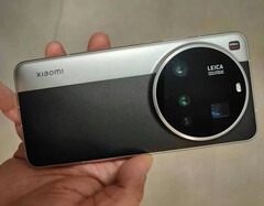 The Xiaomi 15 Ultra has an even bigger camera housing than its predecessor. (Image source: Weibo)