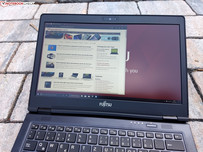 Using the Fujitsu LifeBook U728 outside in the shade