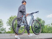 The Fiido Air is a carbon e-bike weighing 13 kg (~28.7 lbs). (Image source: Fiido)