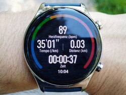 The heart rate is displayed in color via a ring and classified