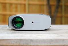 The Vamvo L6200 is a simple, unassuming projector.