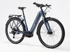 The Decathlon Stilus E-Touring bike has a 130 km (~81 miles) range. (Image source: Decathlon)