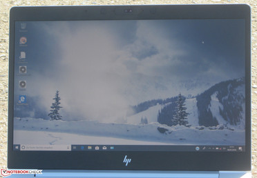 The EliteBook in outdoor use (photographed on a bright day; sun behind the device)
