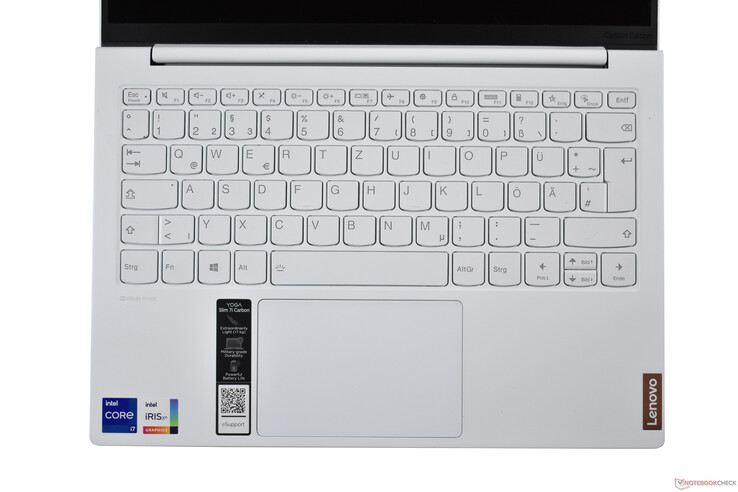 Lenovo Yoga Slim 7i Carbon: Keyboard area
