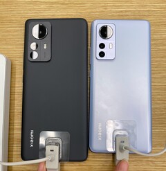 The Xiaomi 12 Pro and Xiaomi 12. (Source: Shaorong Technology on Weibo)