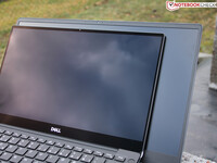 Another look at the MSI PS63 Modern 8RC’s thin display frame compared to the one on the Dell XPS 13 9380