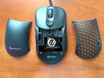 Sharkoon Light² 200 ultra light gaming mouse - Open top and the two lids