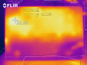 Thermal imaging of the bottom case at idle
