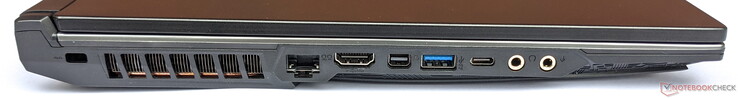 Left side: Kensington lock, Gigabit LAN, HDMI, Mini DisplayPort 1.2, 1x USB 3.1 Gen 1 Type-A,  1x USB 3.1 Gen 1 Type-C, 1x headphone, 1x microphone