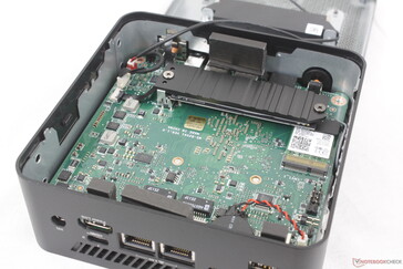 Only the M.2 2280 SSD and WLAN module are removable