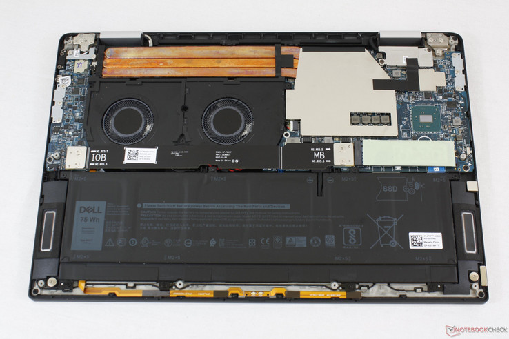 Internals have been completely redesigned to cater to Kaby Lake-G. The larger cooling solution has taken space away from the battery compared to the XPS 15 9560 (97 Wh vs. 75 Wh)